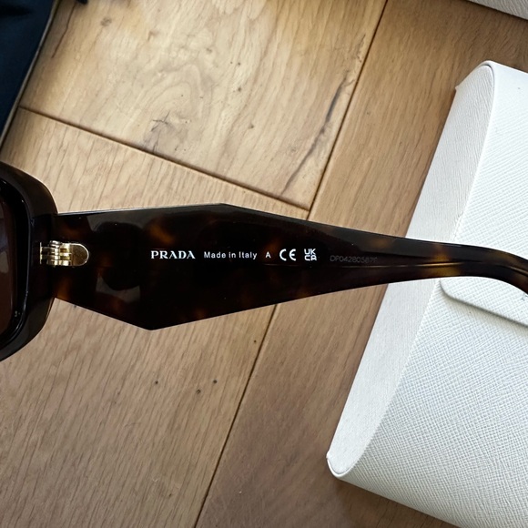 *NIB* Prada PR 17WS Sunglasses - Picture 10 of 13